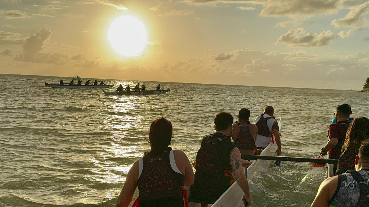 Canoa em alto mar